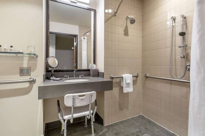 Room 32 of 55